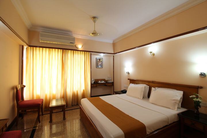 Room 10 of 30