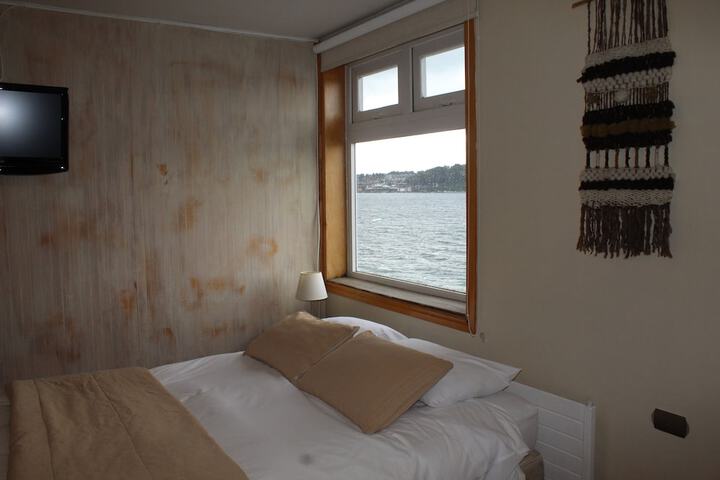 Room 13 of 32