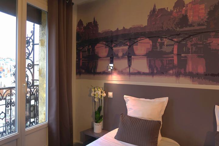 Room 21 of 43