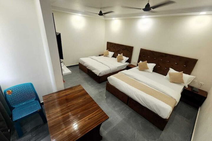 Room 8 of 14