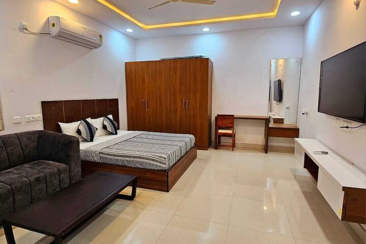 Room 8 of 27