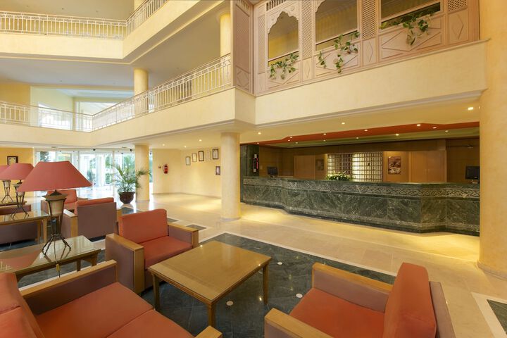 Entrance & Lobby