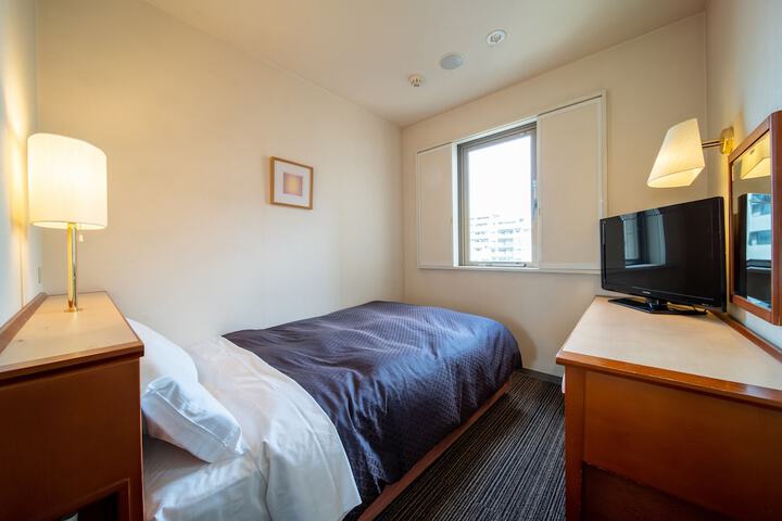 Room 16 of 43