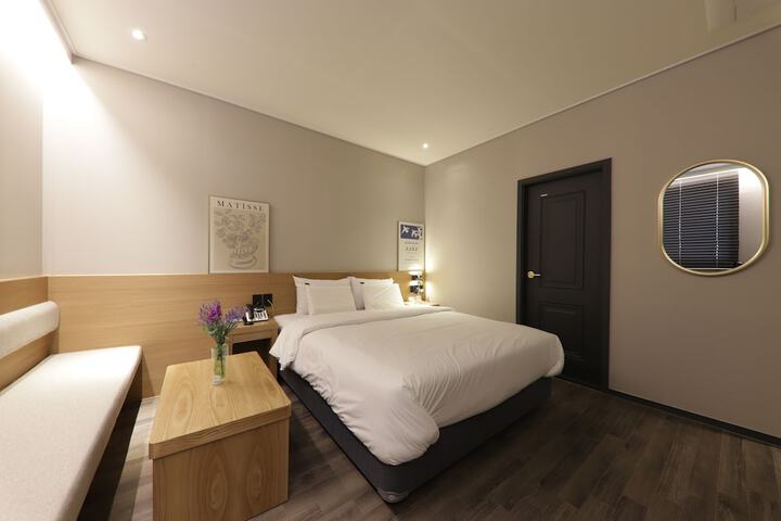 Room 17 of 64