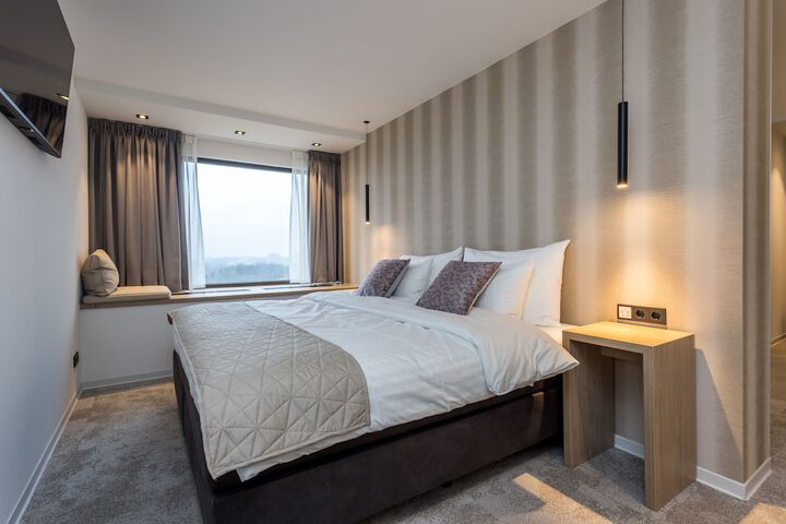 Room 10 of 82