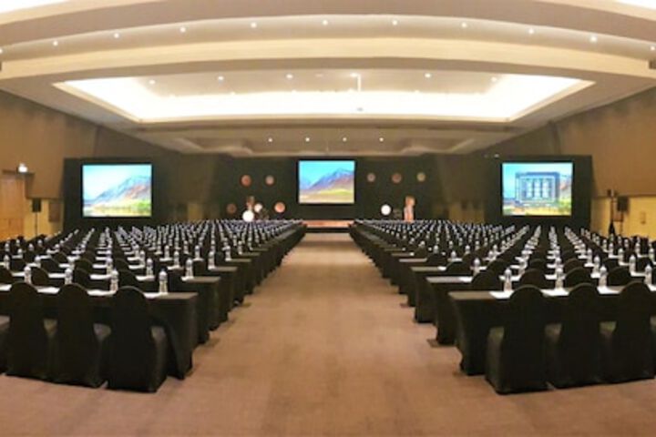 Business Center 64 of 77