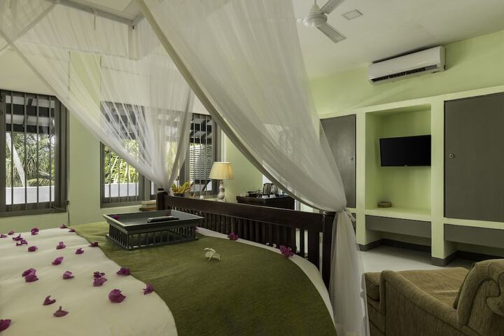 Room 27 of 74