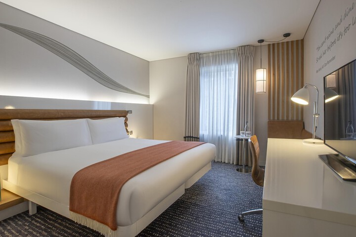 Room 33 of 126