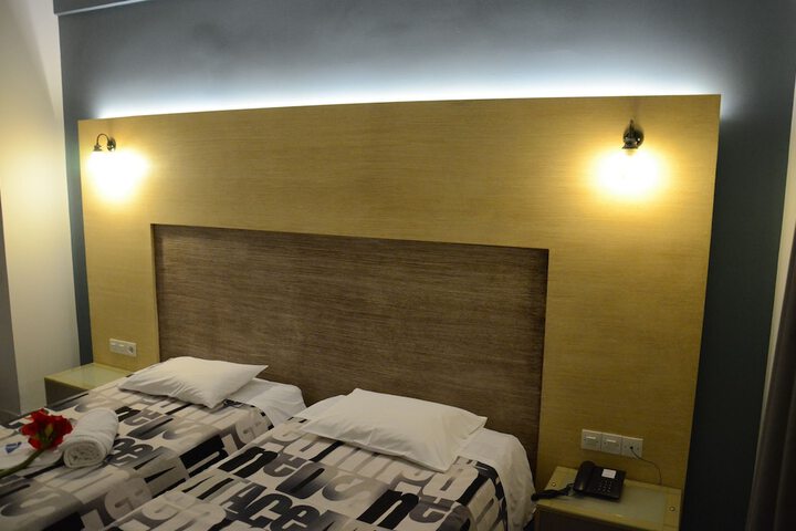 Room 13 of 34