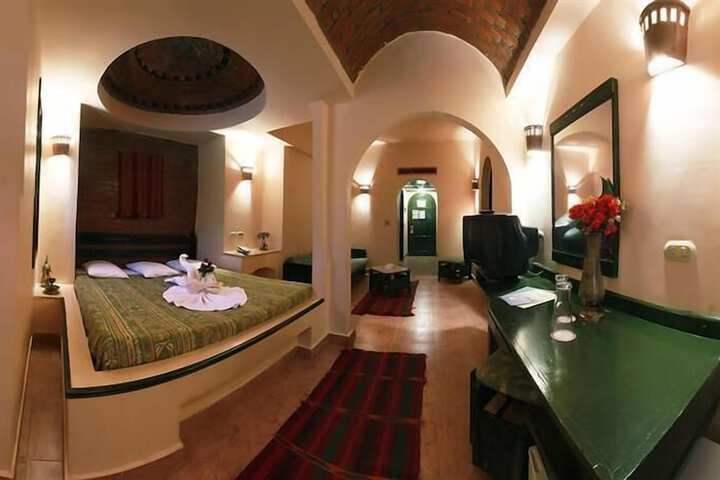 Room 4 of 17