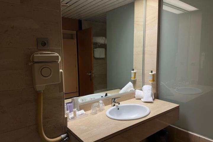 Room 34 of 53