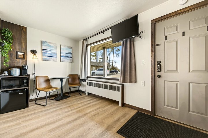 Room 3 of 67