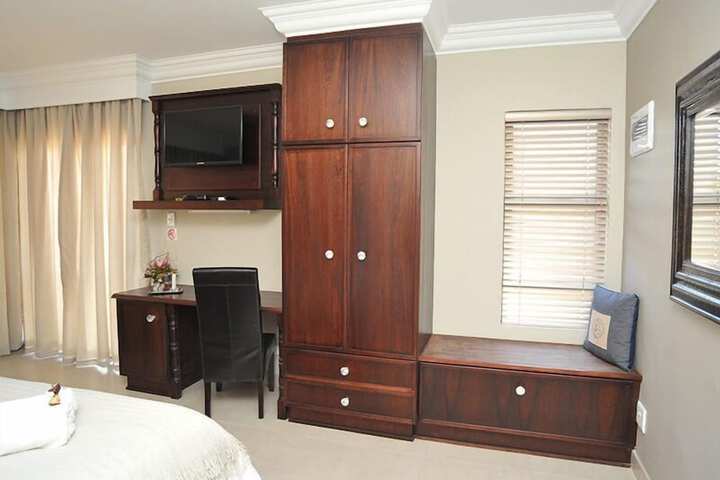Room 4 of 63