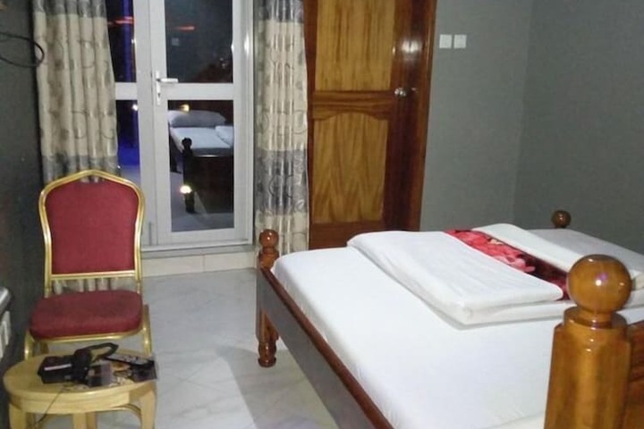 Room 7 of 14