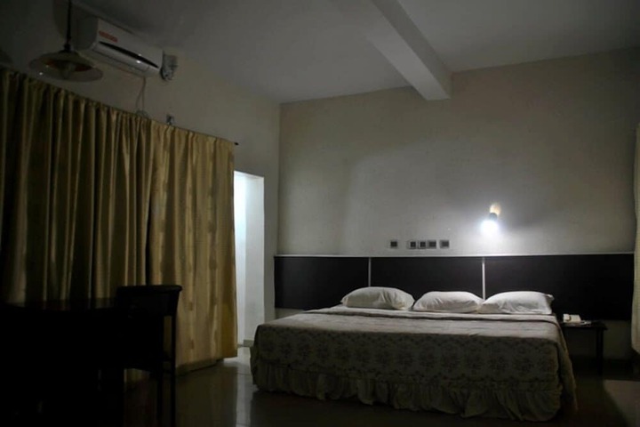 Room 14 of 25