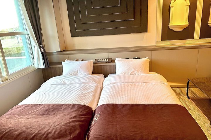 Room 11 of 51