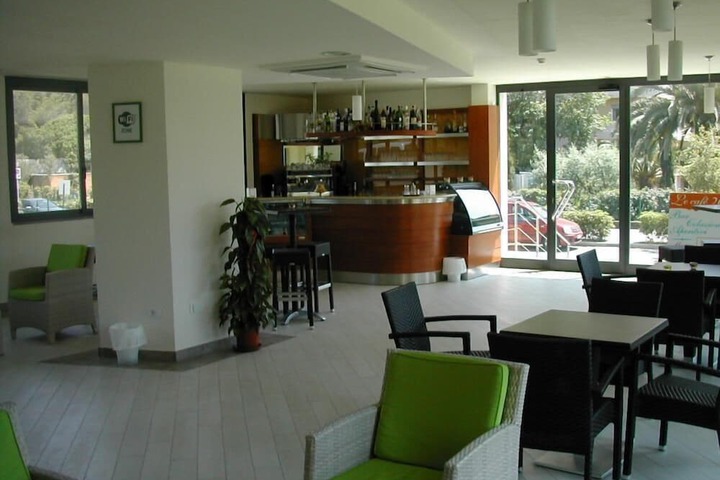 Lounge 29 of 45