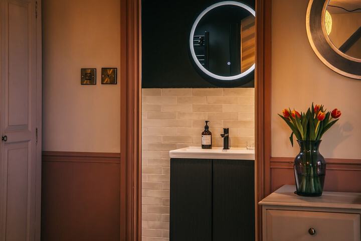 Room 9 of 25