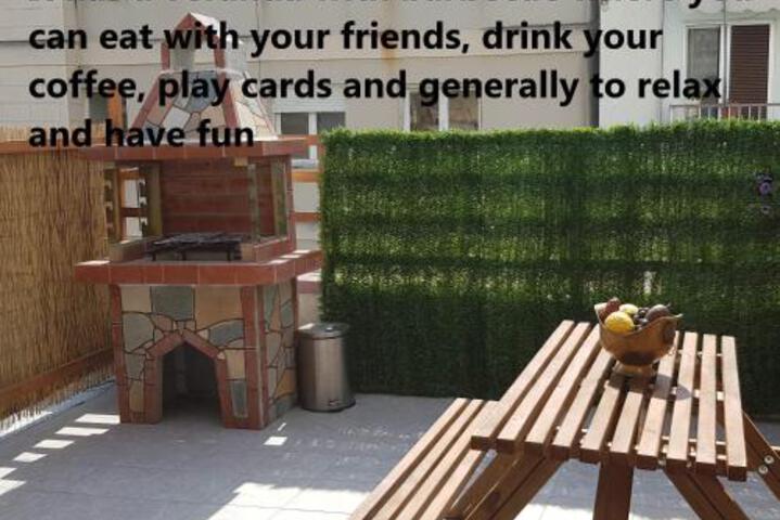Citys Center Lux. Apt. with Terrace and BBQ
