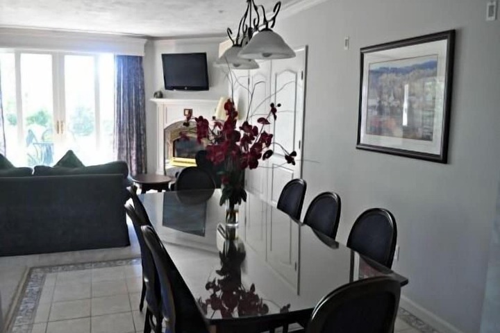 Room 6 of 15