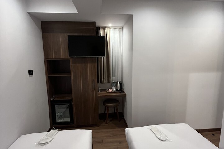 Room 15 of 21