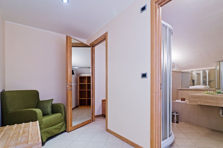 Room 9 of 55