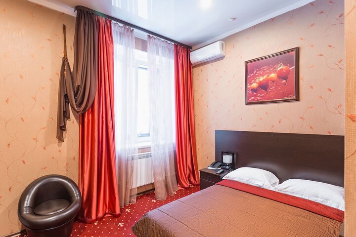 Room 6 of 82
