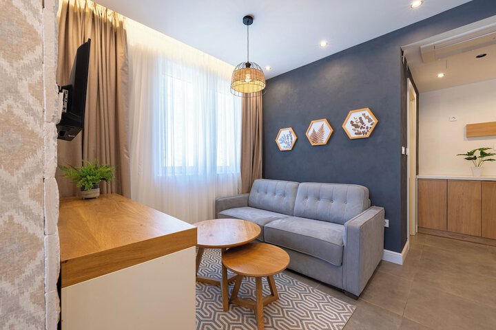 Room 21 of 76