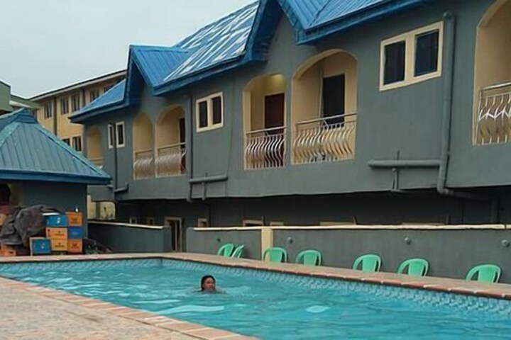 Pool 10 of 14