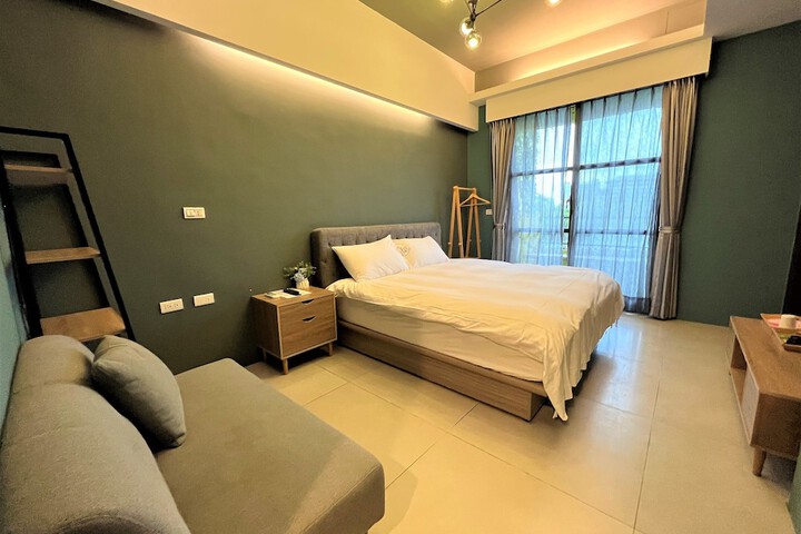 Room 37 of 99