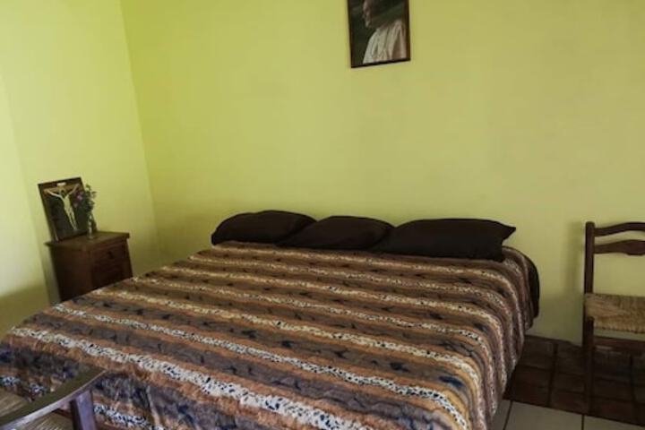 Room 6 of 18