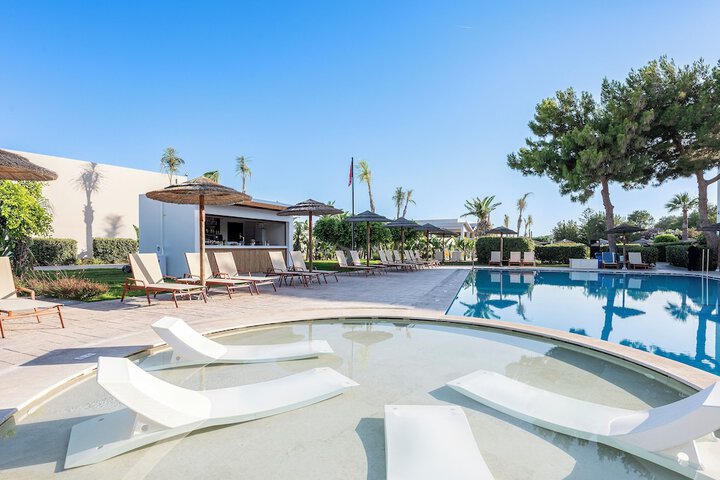 Pool 215 of 236
