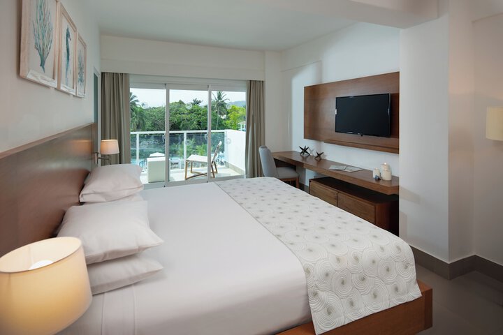 Room 4 of 9