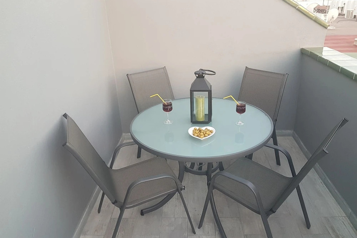 Room 2 of 20