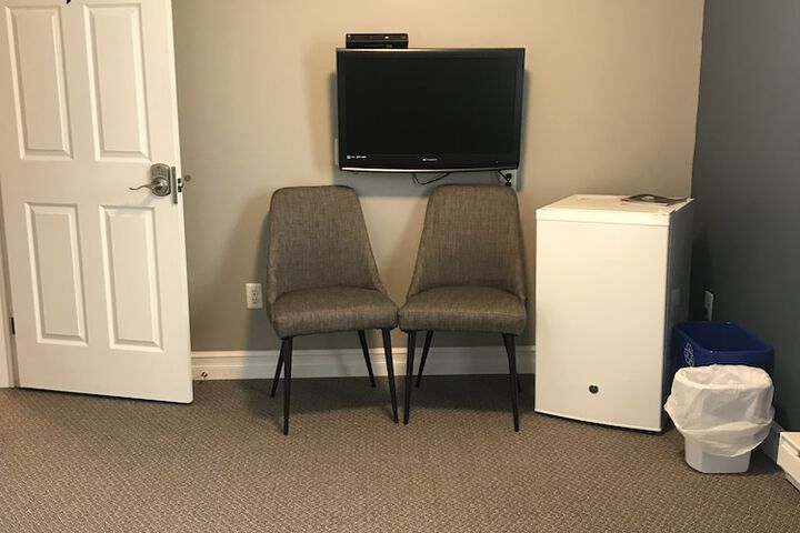 Room 4 of 28