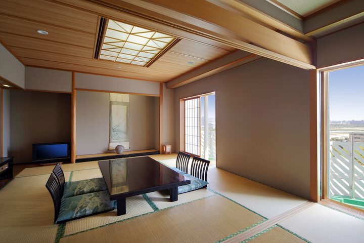 Room 5 of 77