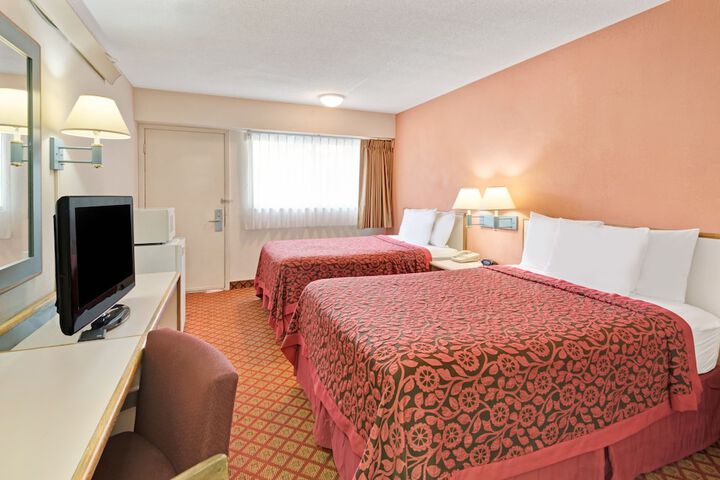 2 Double Beds (6 of 11)