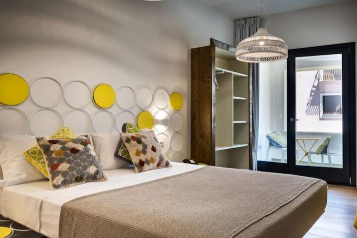 Room 15 of 53