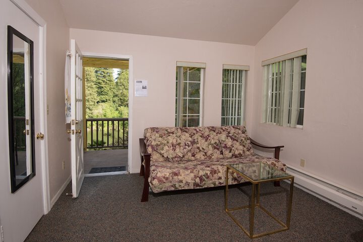Room 27 of 60