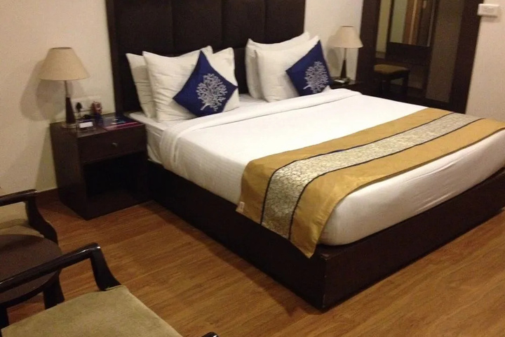 Room 2 of 15
