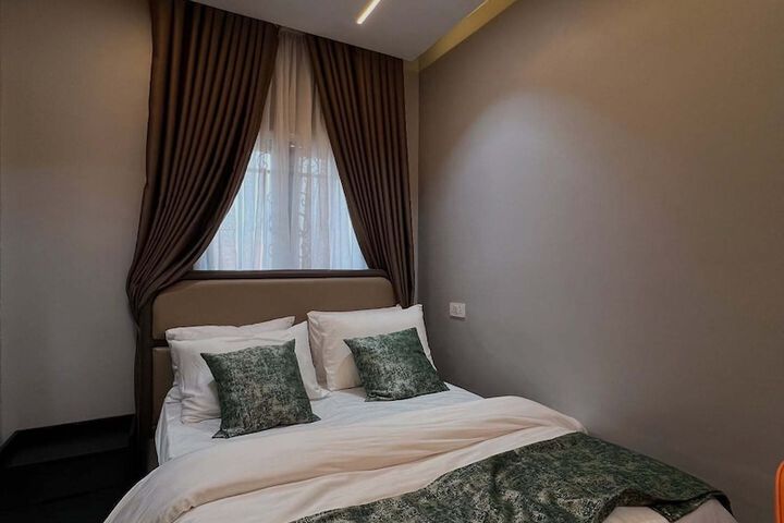 Room 5 of 20