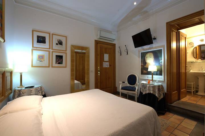 Room 43 of 76