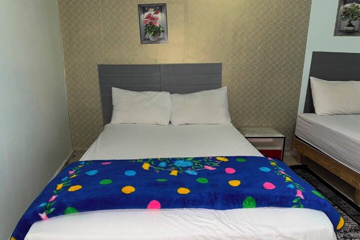 Room 8 of 16