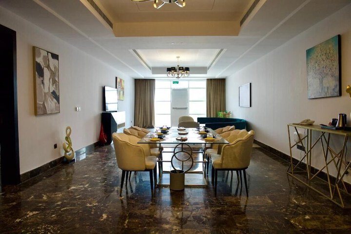 Room 50 of 100