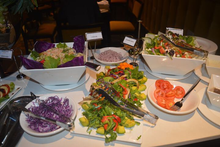 Dining 33 of 42