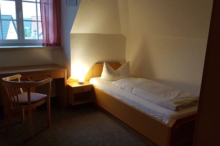 Room 12 of 40
