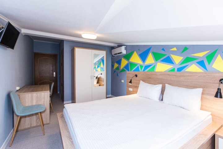Room 13 of 26