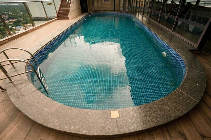 Pool 52 of 76