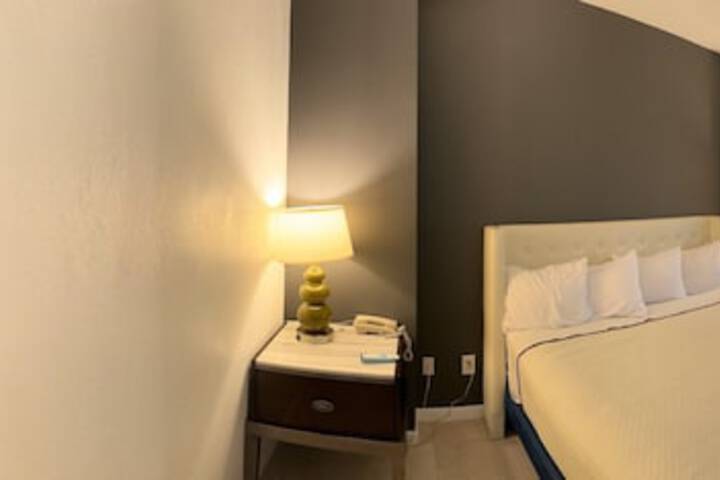 Room 11 of 80