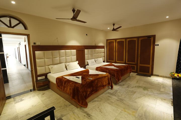 Room 7 of 33